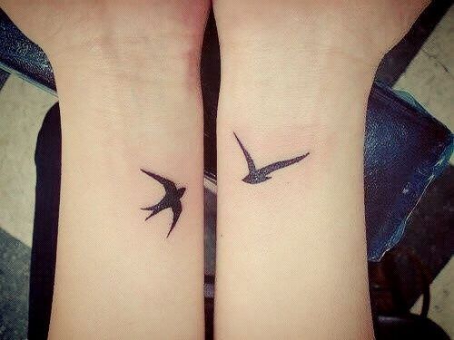 情侣手臂小巧燕子纹身图案