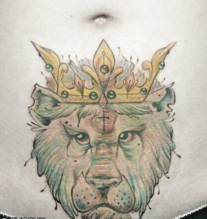 霸气狮子腹部纹身