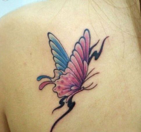 清新蝴蝶肩部纹身