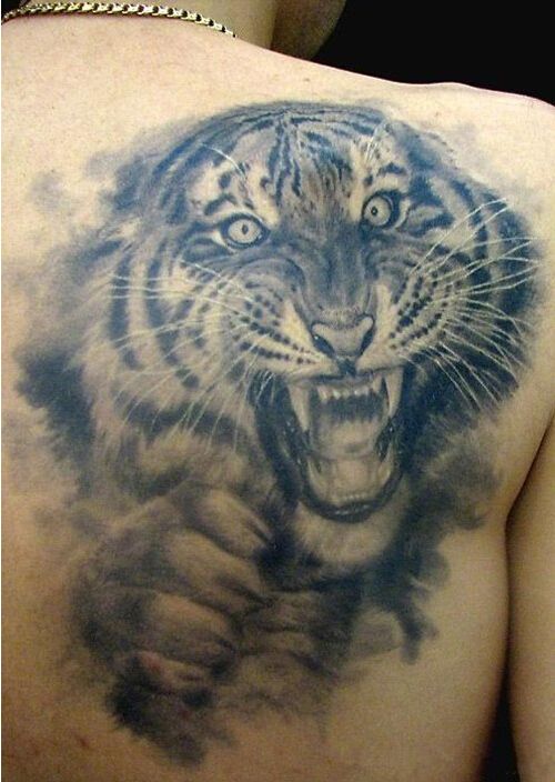 霸气半甲下山虎纹身图案