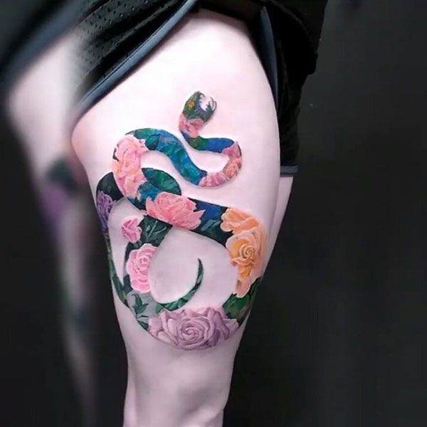 百花之蛇，大腿鲜花毒蛇创意彩绘纹身