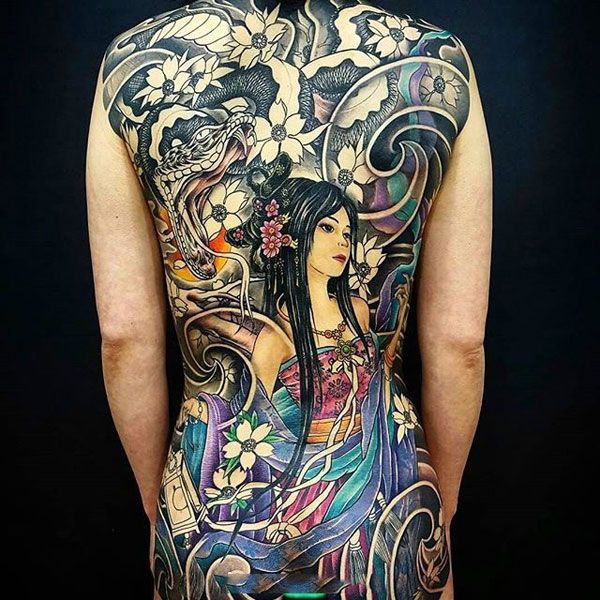 美女如蛇，满背蛇与古风美女彩绘纹身