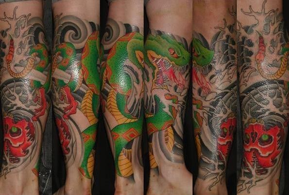 包小腿浪花蛇纹身图案