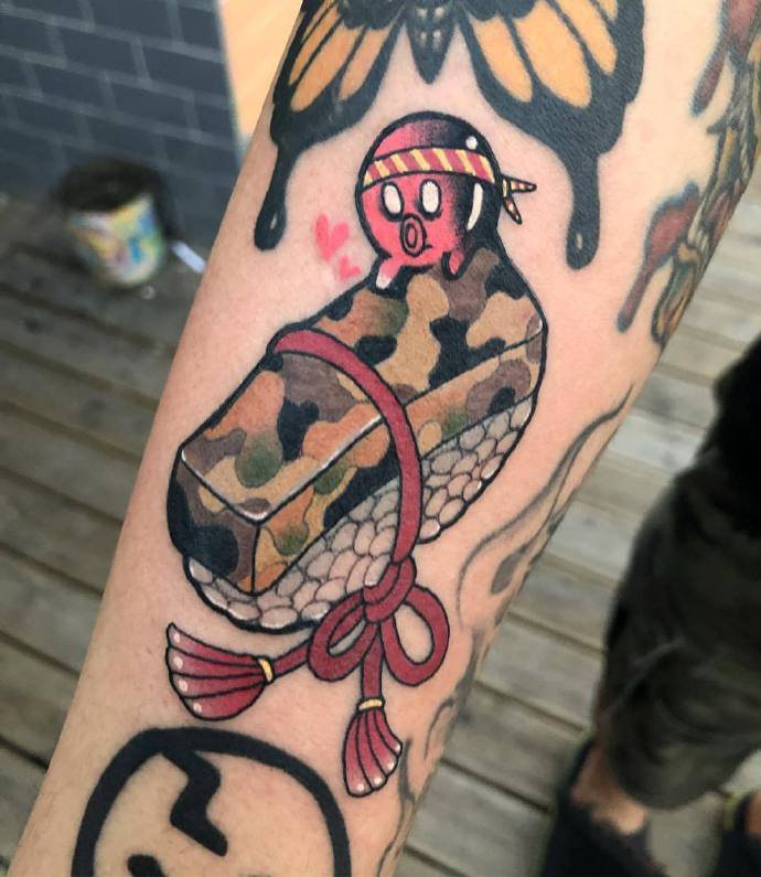 一组逼真写实的传统小型图案纹身作品