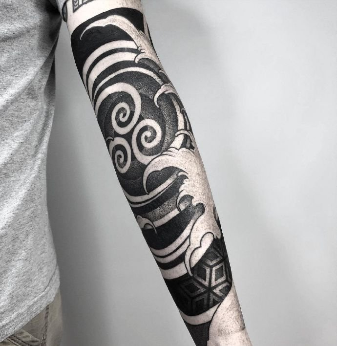 一组酷酷的几何花臂纹身图片