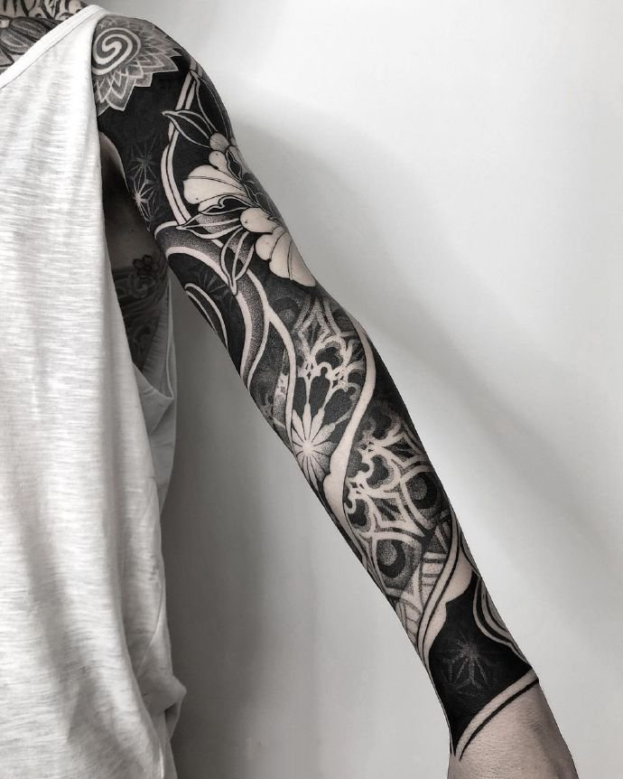 一组酷酷的几何花臂纹身图片