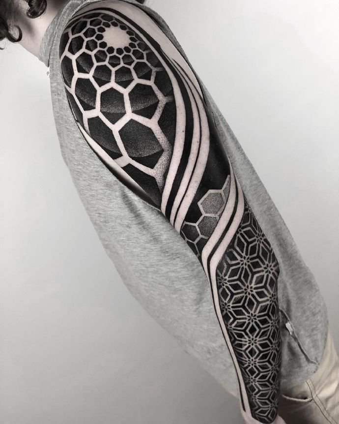 一组酷酷的几何花臂纹身图片