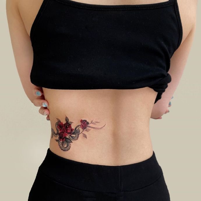 一组漂亮的红色系花卉纹身图片