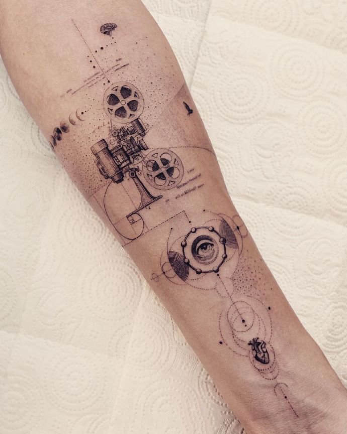 一组小巧而有设计感的线条纹身图片