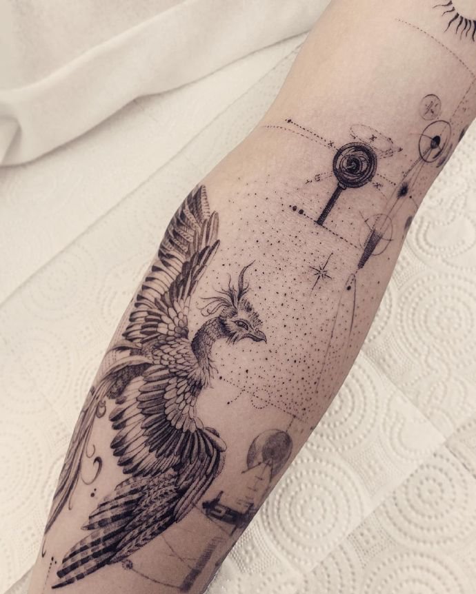 一组小巧而有设计感的线条纹身图片