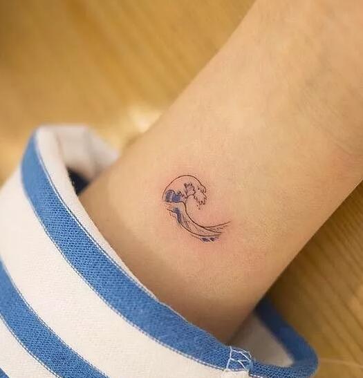 一组小清新的海浪纹身图案精选