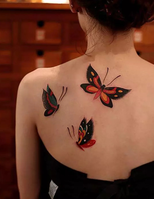 一组唯美的背部纹身图片