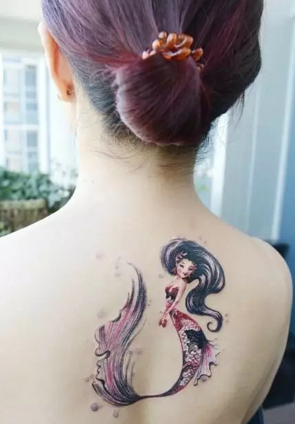 一组唯美的背部纹身图片