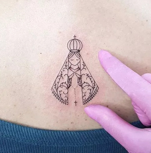 清新范儿的圣母玛利亚纹身