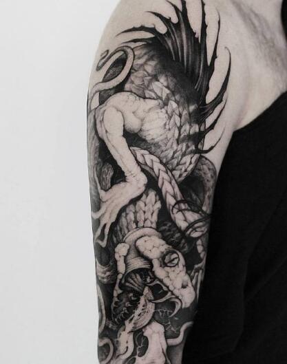 一组暗黑系的点刺纹身作品