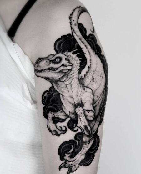 一组暗黑系的点刺纹身作品