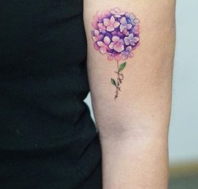 一组彩色花卉纹身图片