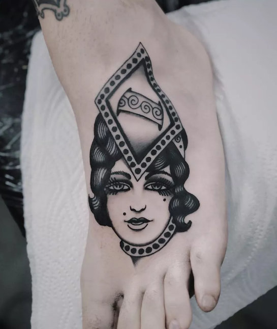 黑灰oldschool纹身，体现出来一种别样的美