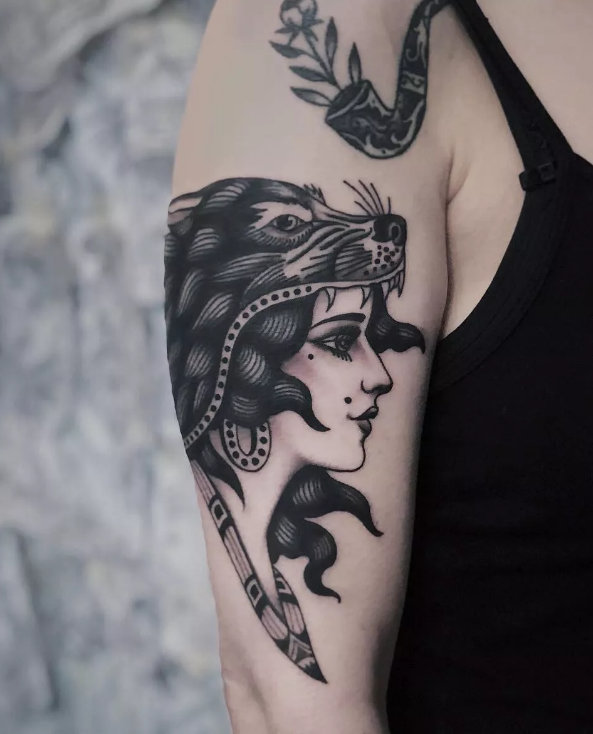 黑灰oldschool纹身，体现出来一种别样的美