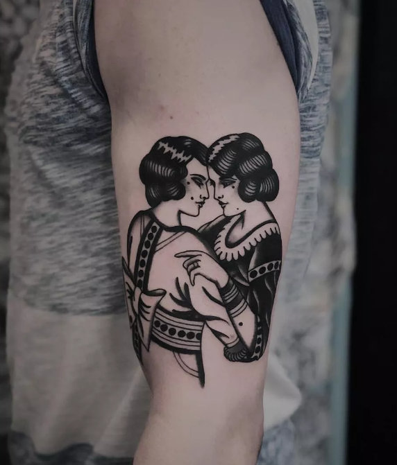 黑灰oldschool纹身，体现出来一种别样的美