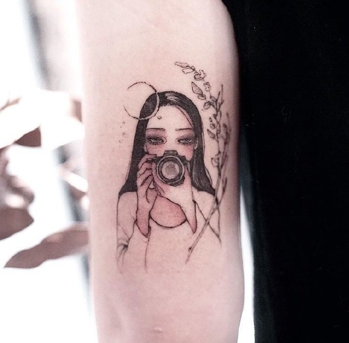 一组清新浪漫主义的创意人物纹身图片