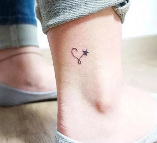 星星图案纹身，一闪一闪亮晶晶