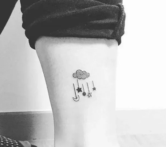 星星图案纹身，一闪一闪亮晶晶