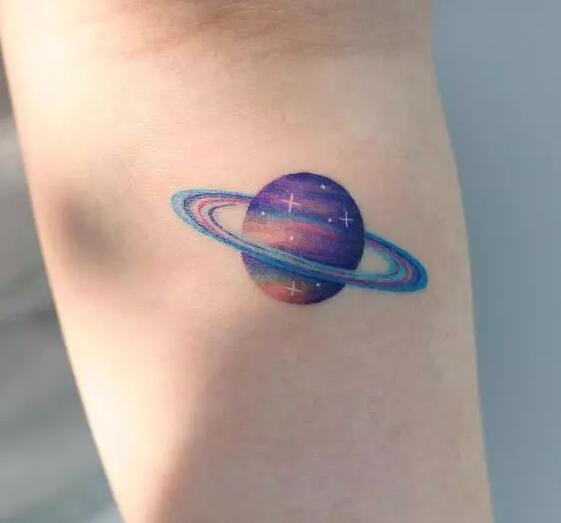 彩色的唯美小清新女生纹身图片欣赏