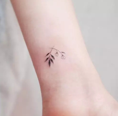 手腕处的9张小清新纹身图片分享