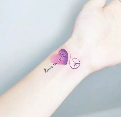 手腕处的9张小清新纹身图片分享