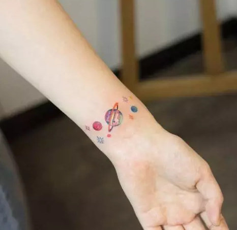 手腕处的9张小清新纹身图片分享