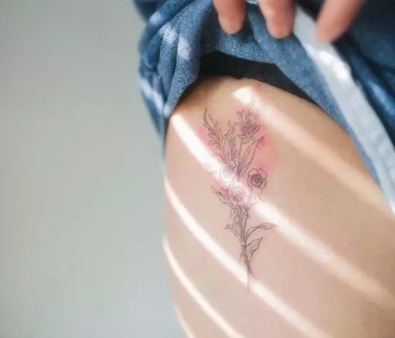 大腿纹身，多了一分妩媚与诱惑