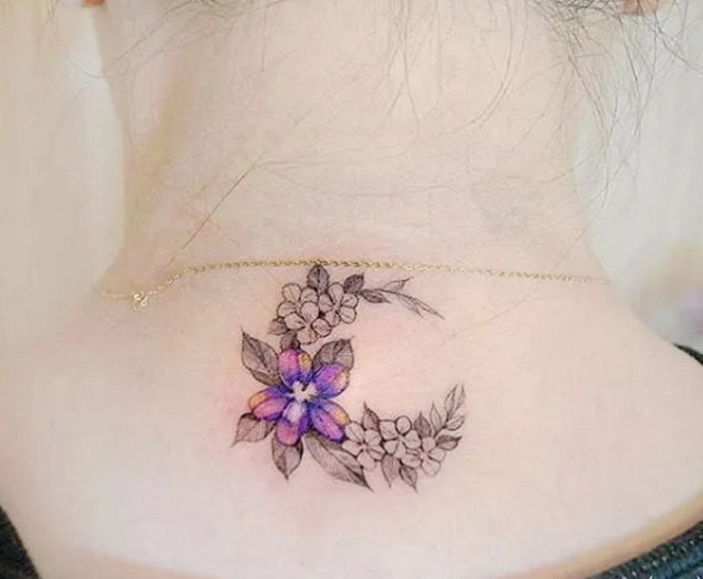 精美的颈部纹身精选，总有一款适合你