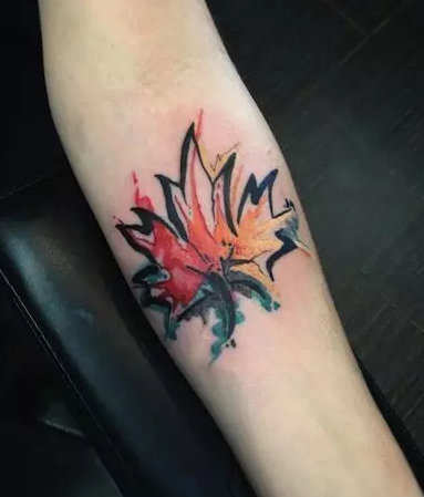 一组精致的枫叶纹身图案欣赏