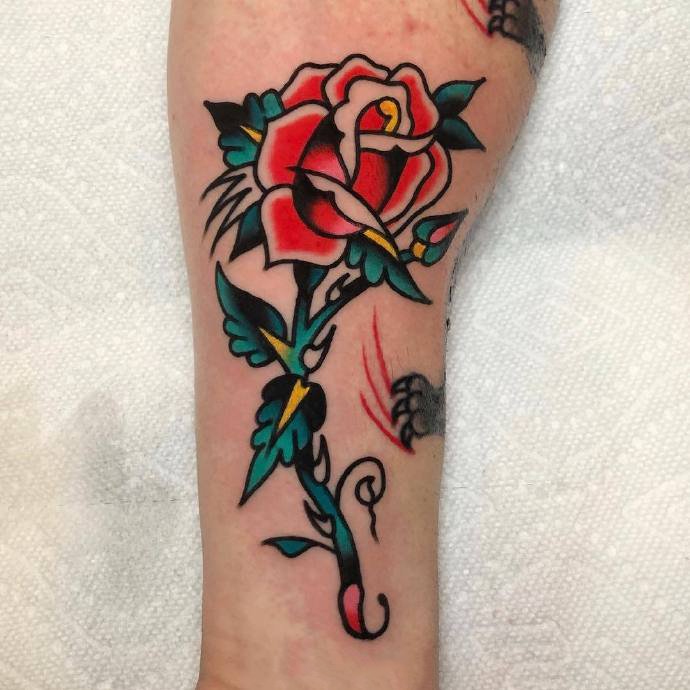 9张oldschool风格的花朵纹身图片