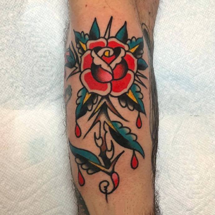 9张oldschool风格的花朵纹身图片