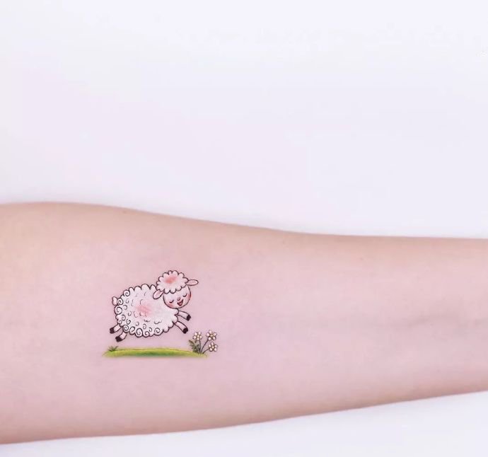 9张独特而极简的彩色纹身图片