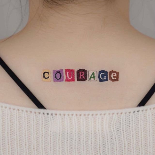 一组彩色的字母纹身图片