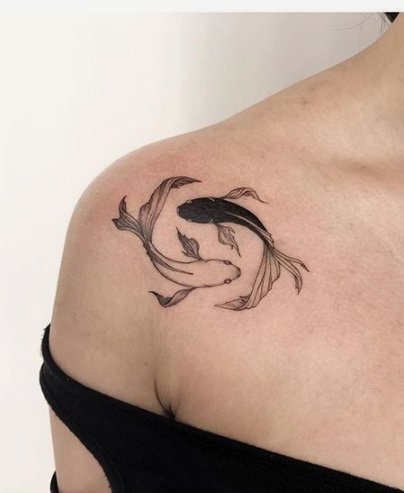 9张唯美的肩头小鱼纹身图片