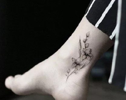 唯美的脚踝处清新纹身图片9张