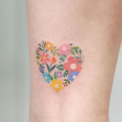 单针技术的彩色小臂纹身图片9张