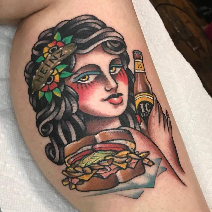 9张漂亮的彩色女郎纹身图片