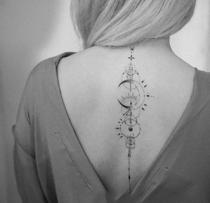 9张令人感到沉静的黑白点线纹身图片