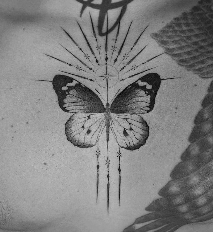 9张令人感到沉静的黑白点线纹身图片