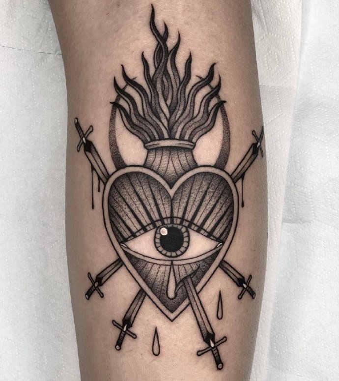 一组适合手部腿部的黑白纹身图片