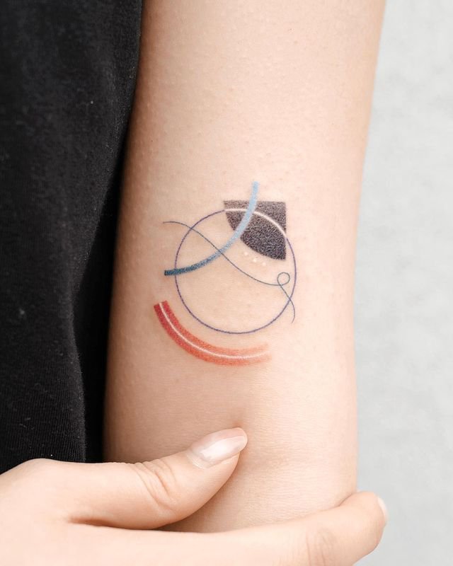 一组小清新的的彩色几何纹身图片