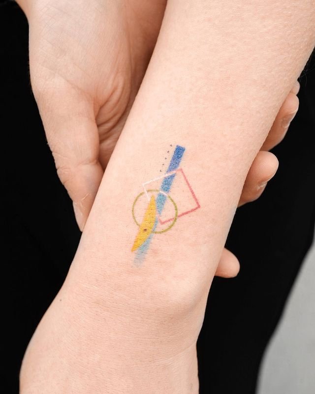 一组小清新的的彩色几何纹身图片