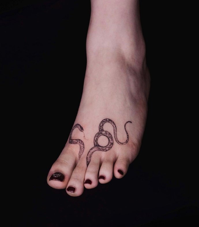 一组暗黑色的蛇纹身图片