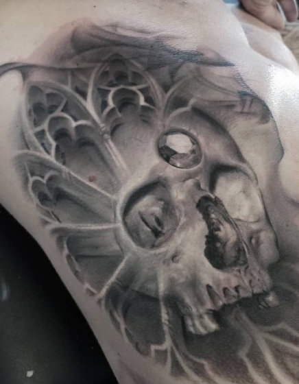 9张令人震撼的黑灰写实纹身图片