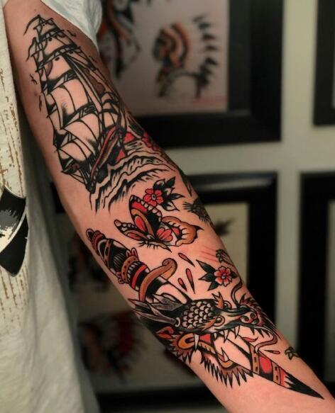 一组手臂上的oldschool风格黑灰纹身图片